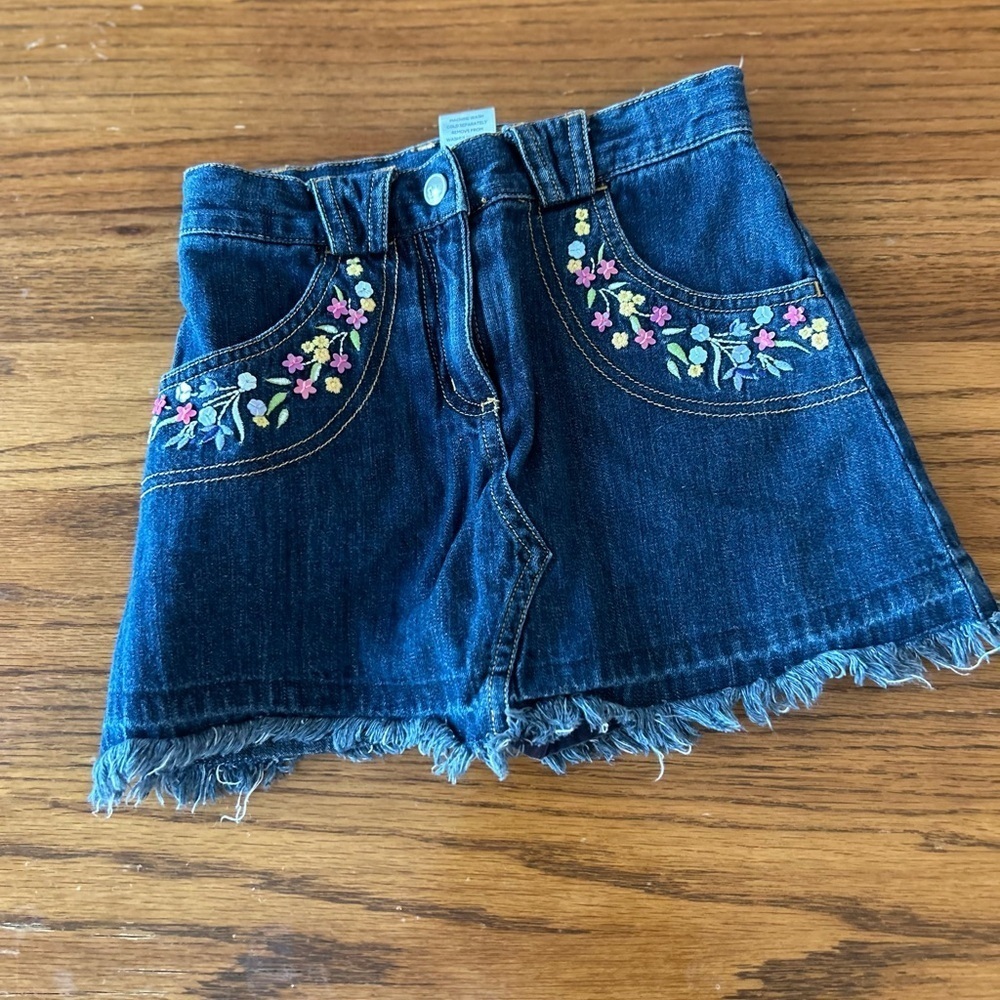 ❤️5 For $20❤️ Gymboree Girls Jean Skirt

Size 6